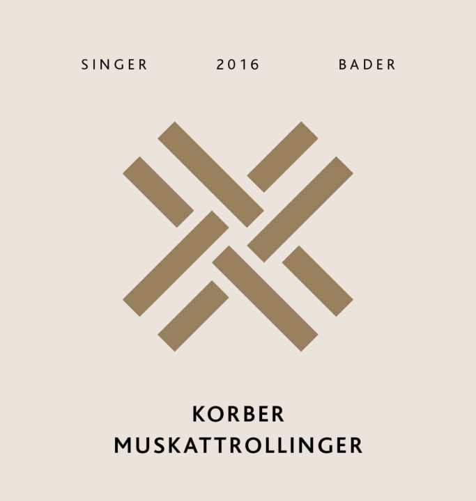 Produktfoto - Korber Muskattrollinger halbtrocken 2016 aus der Linie Ortswein Rot von Singer x Bader aus Korb, Stetten