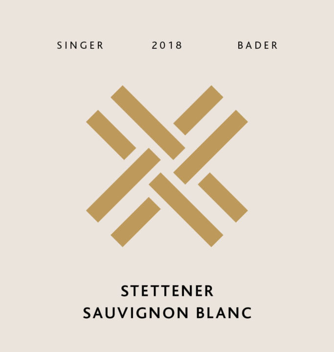 Produktfoto - Stettener Sauvignon Blanc trocken 2018 aus der Linie Ortswein Weiss von Singer x Bader aus Korb, Stetten