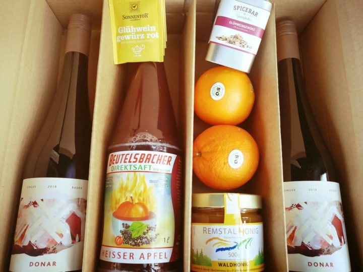 Produktfoto - Advents-Geschenk-Idee Glühwein@home Paket 22.90 Euro aus der Linie Geschenk von Singer x Bader aus Korb, Stetten